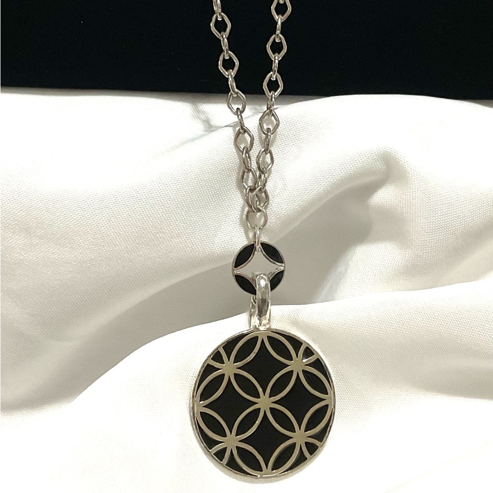 Heavy Premier Designs Silver Tone Chain with Pendant - Picture 2 of 6